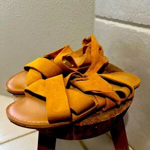 Ladies suede wrap tie up fall flat OLD NAVY sandals, butterscotch color sz 6